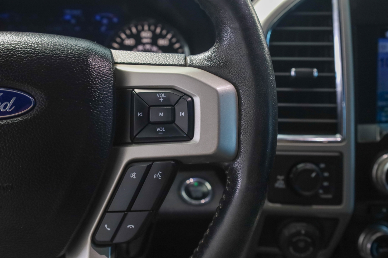 Ford F-150 Lariat 4WD SuperCrew 5.5' Box 2017 Ford F-150 Lariat 4WD SuperCrew 5.5' Box 2017