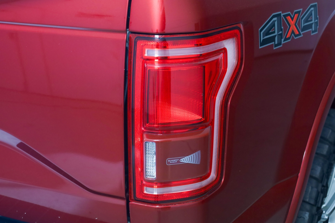 Ford F-150 Lariat 4WD SuperCrew 5.5' Box 2017 Ford F-150 Lariat 4WD SuperCrew 5.5' Box 2017