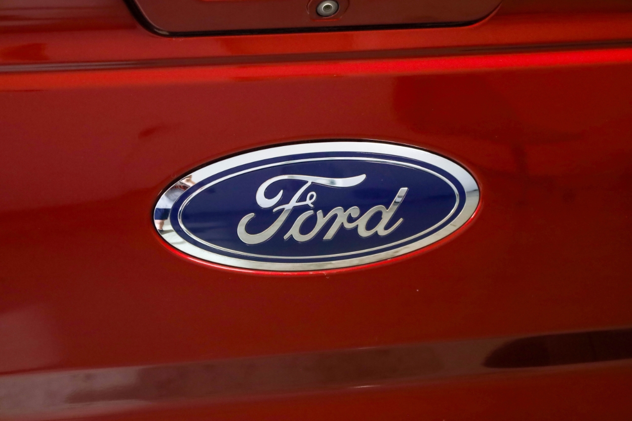 Ford F-150 Lariat 4WD SuperCrew 5.5' Box 2017 Ford F-150 Lariat 4WD SuperCrew 5.5' Box 2017