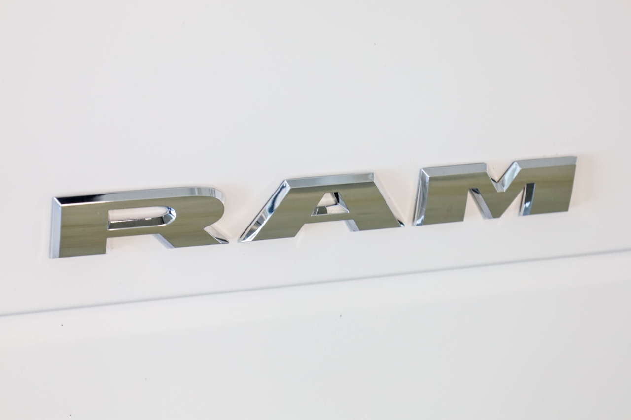 RAM 3500 Big Horn 4x4 Crew Cab 8' Box 2022