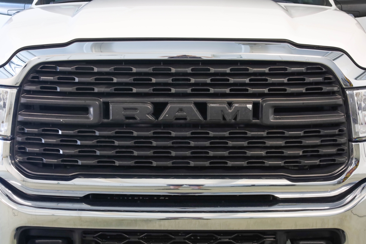 RAM 3500 Big Horn 4x4 Crew Cab 8' Box 2022