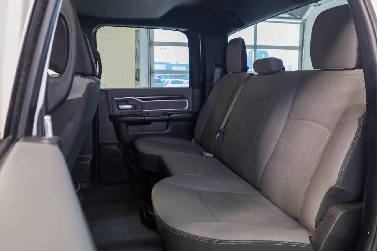 RAM 3500 Big Horn 4x4 Crew Cab 8' Box 2022