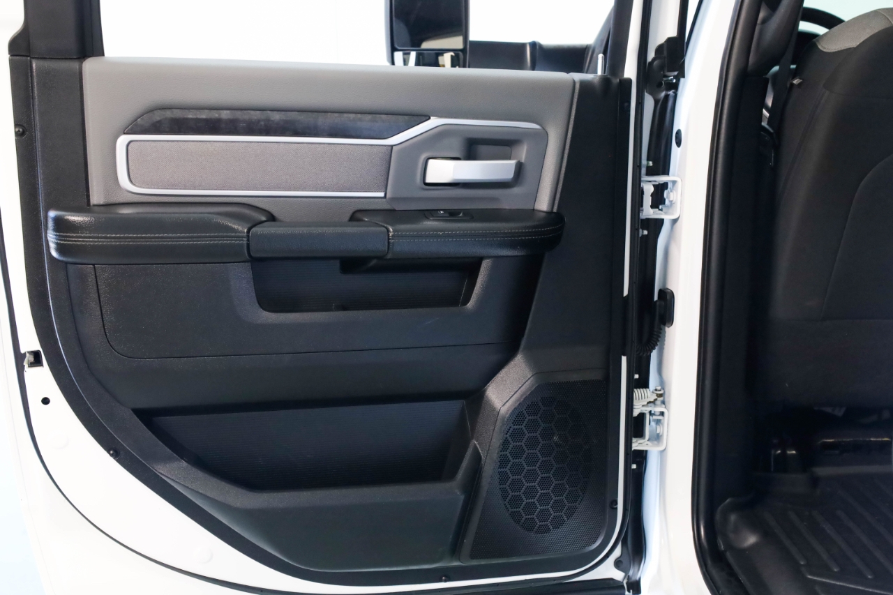 RAM 3500 Big Horn 4x4 Crew Cab 8' Box 2022