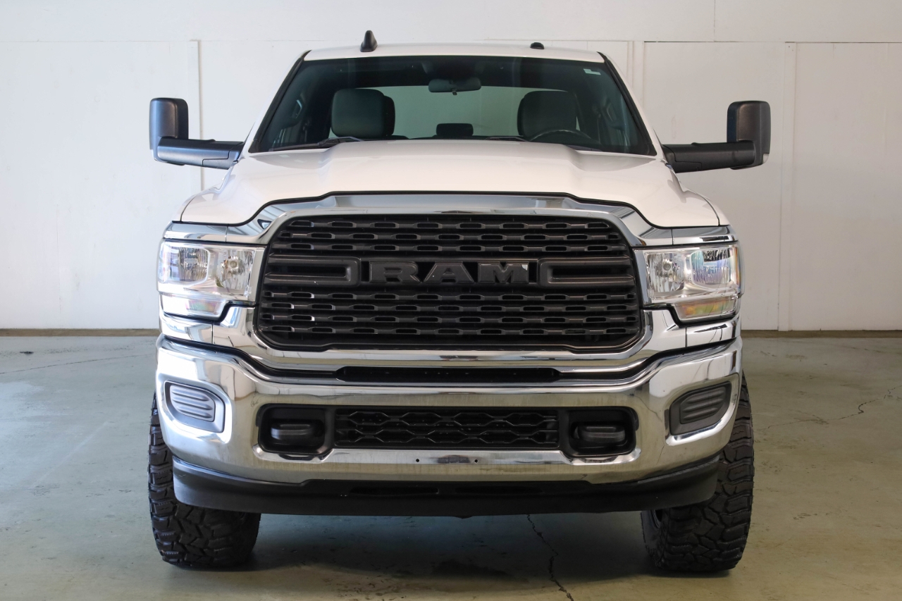 RAM 3500 Big Horn 4x4 Crew Cab 8' Box 2022
