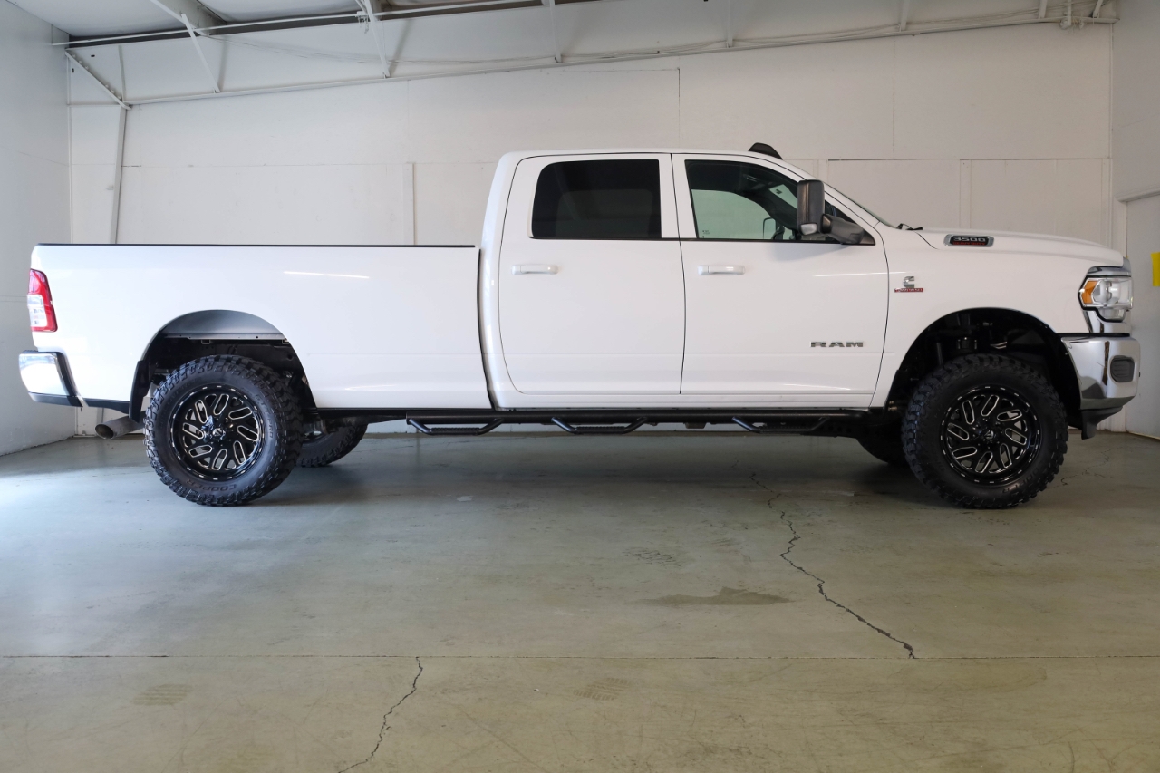 RAM 3500 Big Horn 4x4 Crew Cab 8' Box 2022