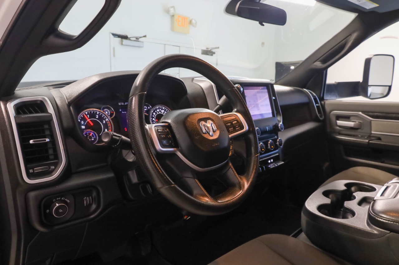 RAM 3500 Big Horn 4x4 Crew Cab 8' Box 2022