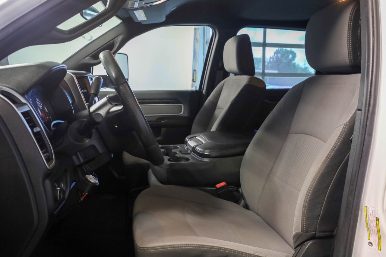 RAM 3500 Big Horn 4x4 Crew Cab 8' Box 2022