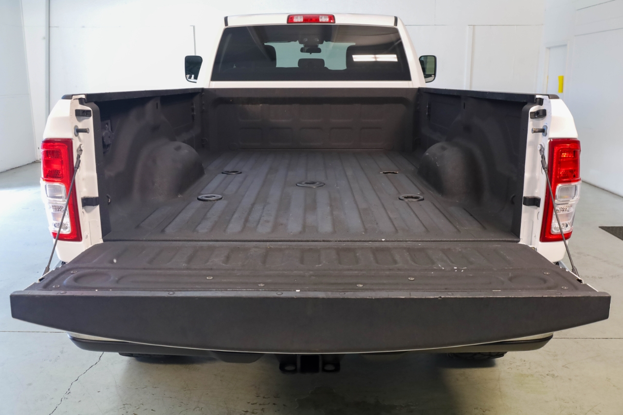 RAM 3500 Big Horn 4x4 Crew Cab 8' Box 2022