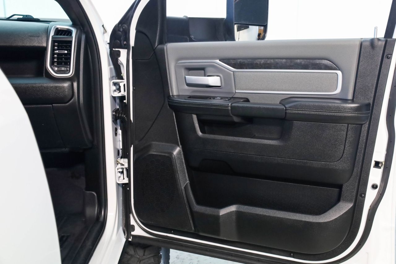 RAM 3500 Big Horn 4x4 Crew Cab 8' Box 2022