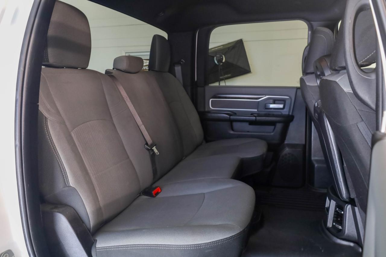 RAM 3500 Big Horn 4x4 Crew Cab 8' Box 2022