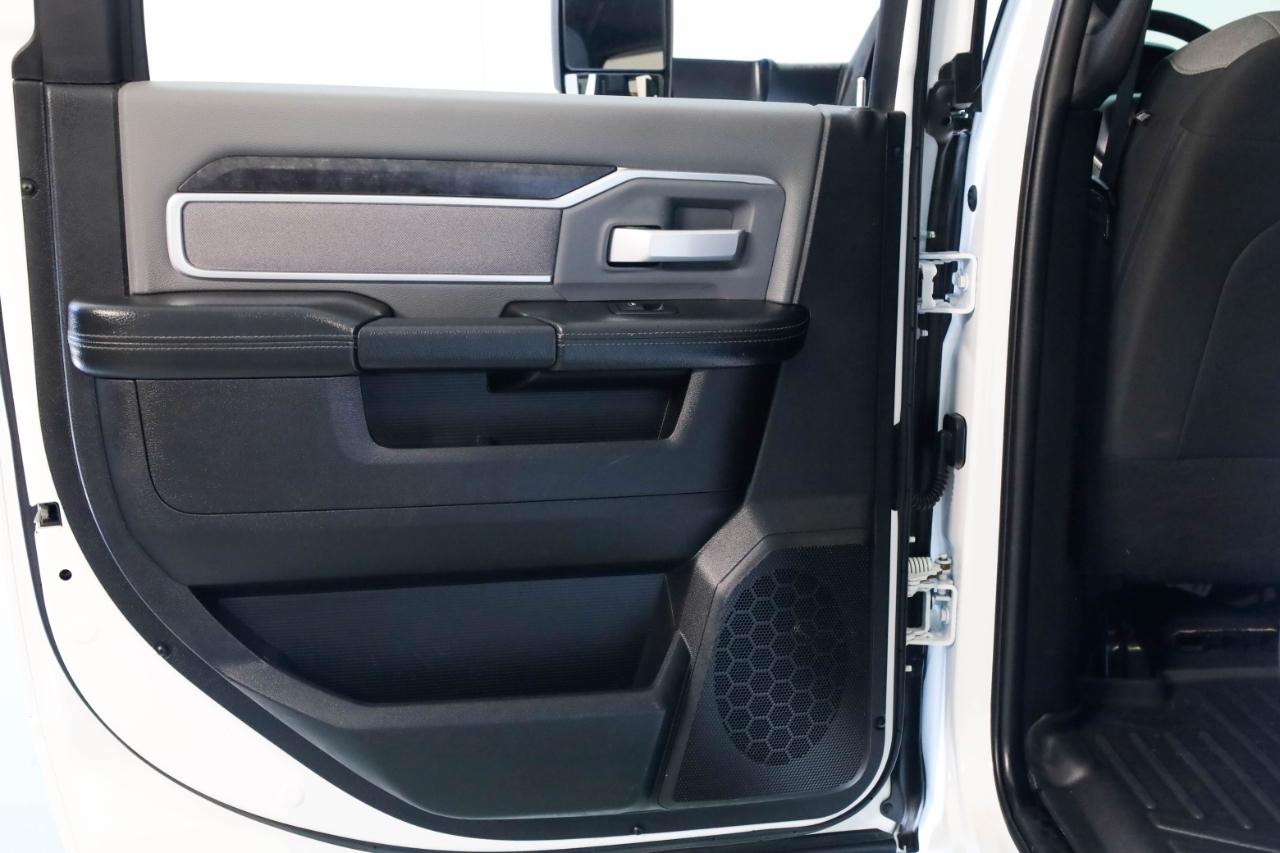 RAM 3500 Big Horn 4x4 Crew Cab 8' Box 2022