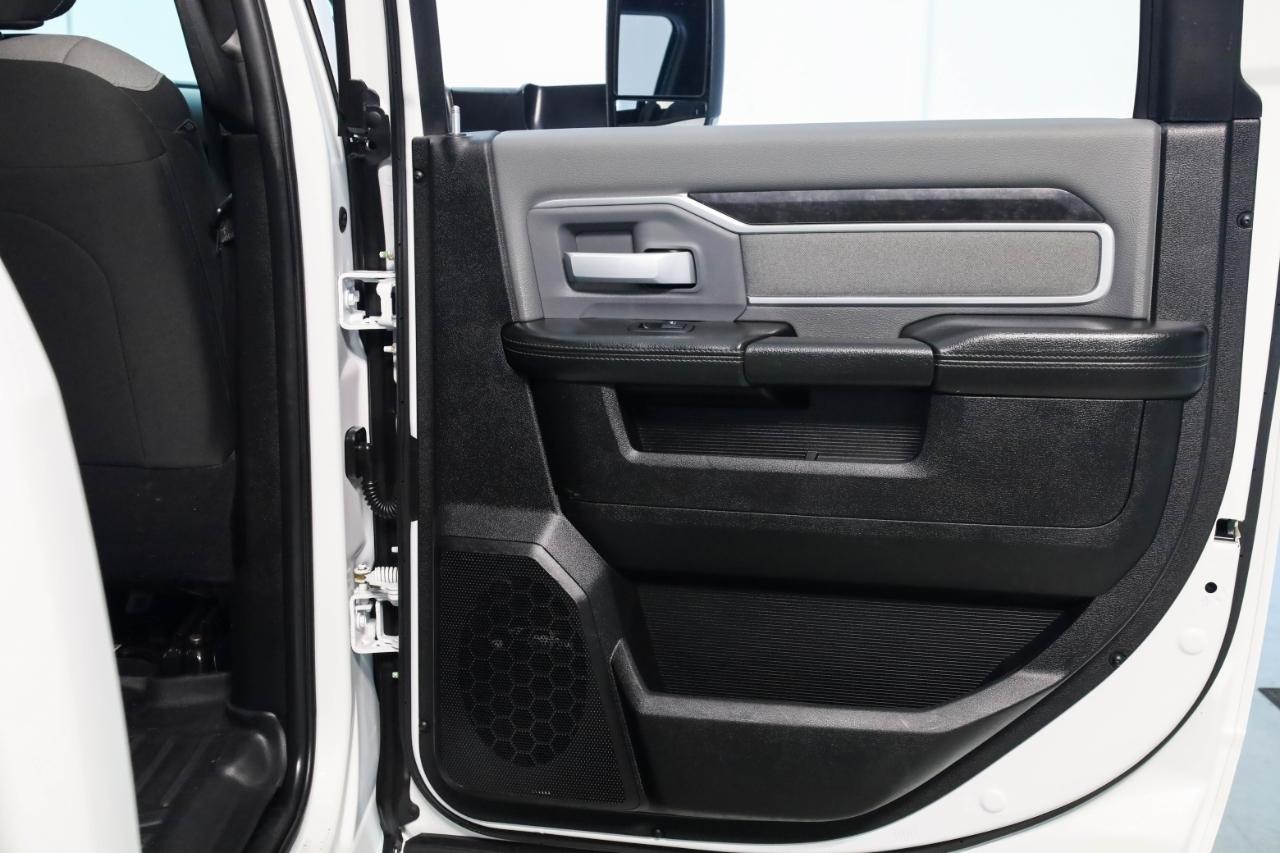 RAM 3500 Big Horn 4x4 Crew Cab 8' Box 2022