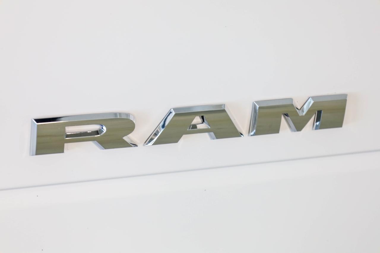 RAM 3500 Big Horn 4x4 Crew Cab 8' Box 2022