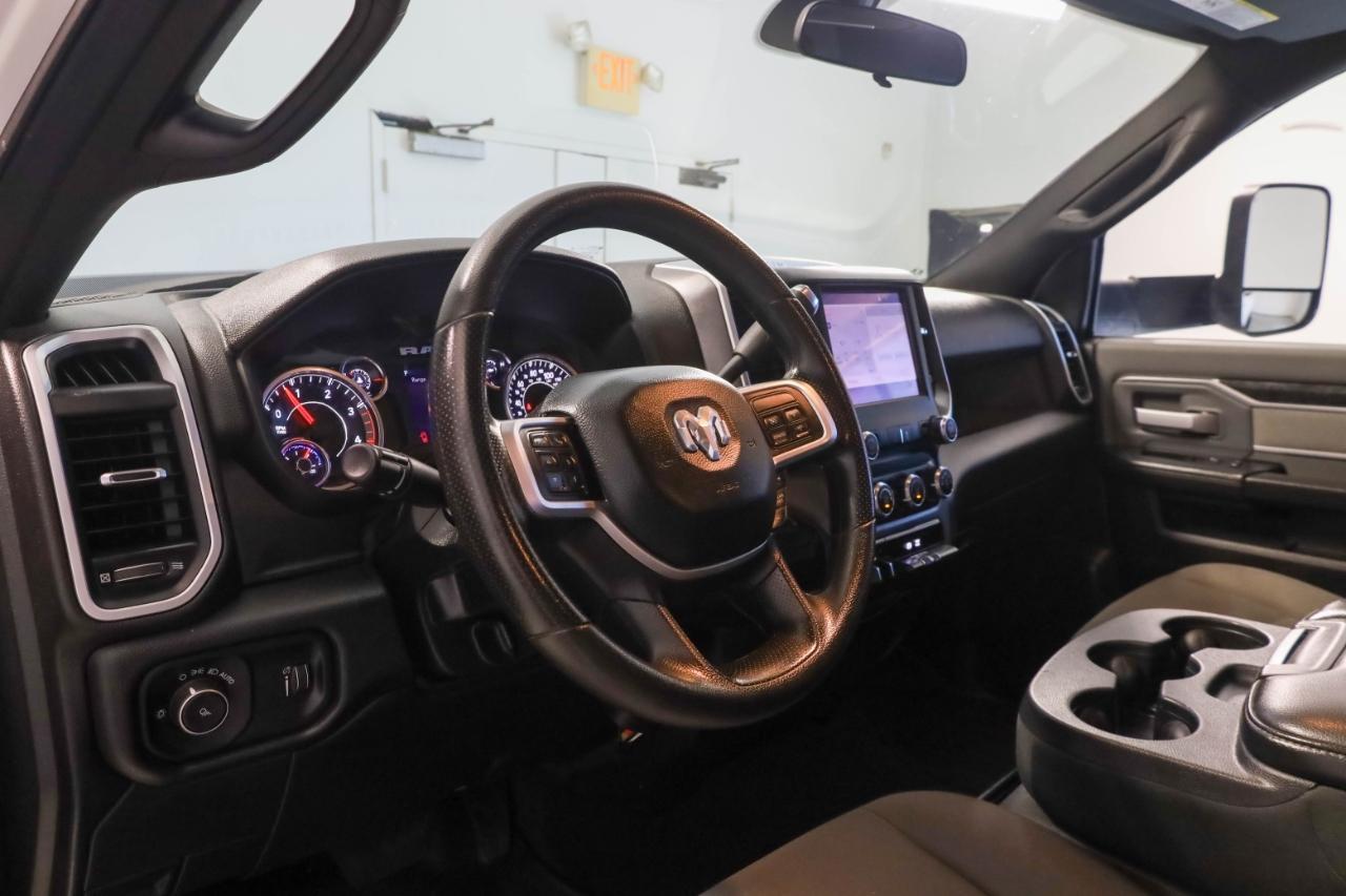 RAM 3500 Big Horn 4x4 Crew Cab 8' Box 2022