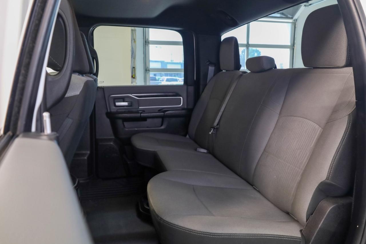 RAM 3500 Big Horn 4x4 Crew Cab 8' Box 2022