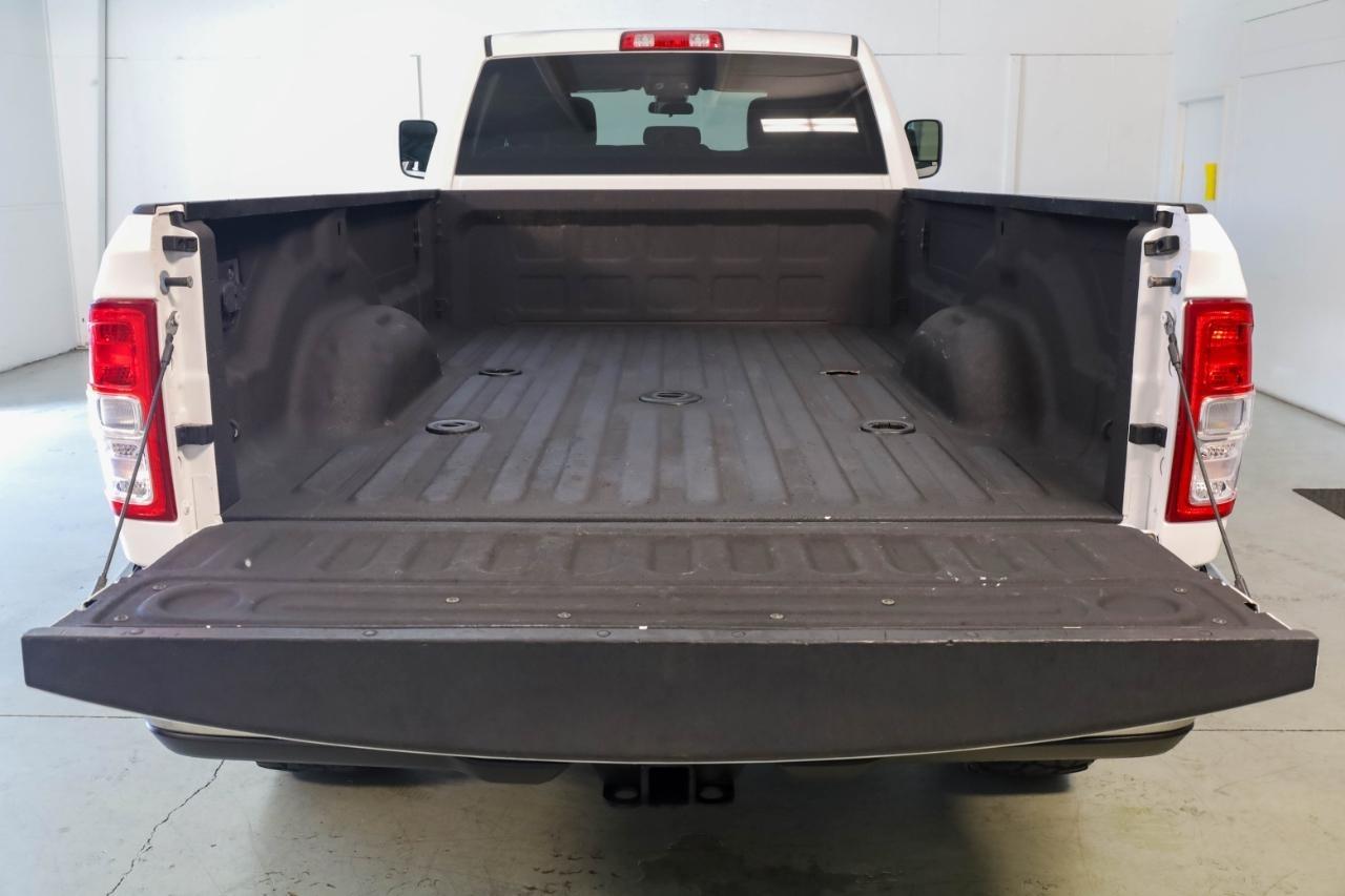 RAM 3500 Big Horn 4x4 Crew Cab 8' Box 2022