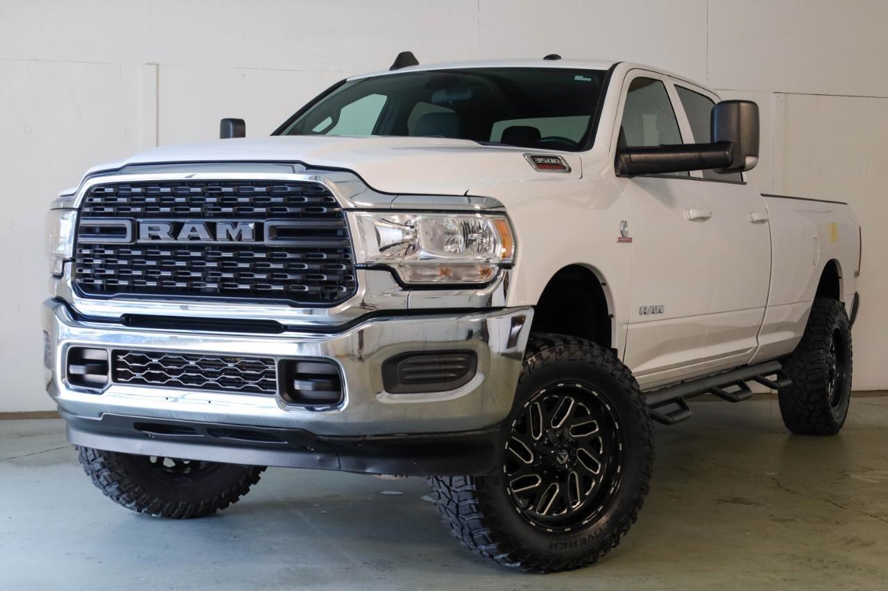 RAM 3500 Big Horn 4x4 Crew Cab 8' Box 2022
