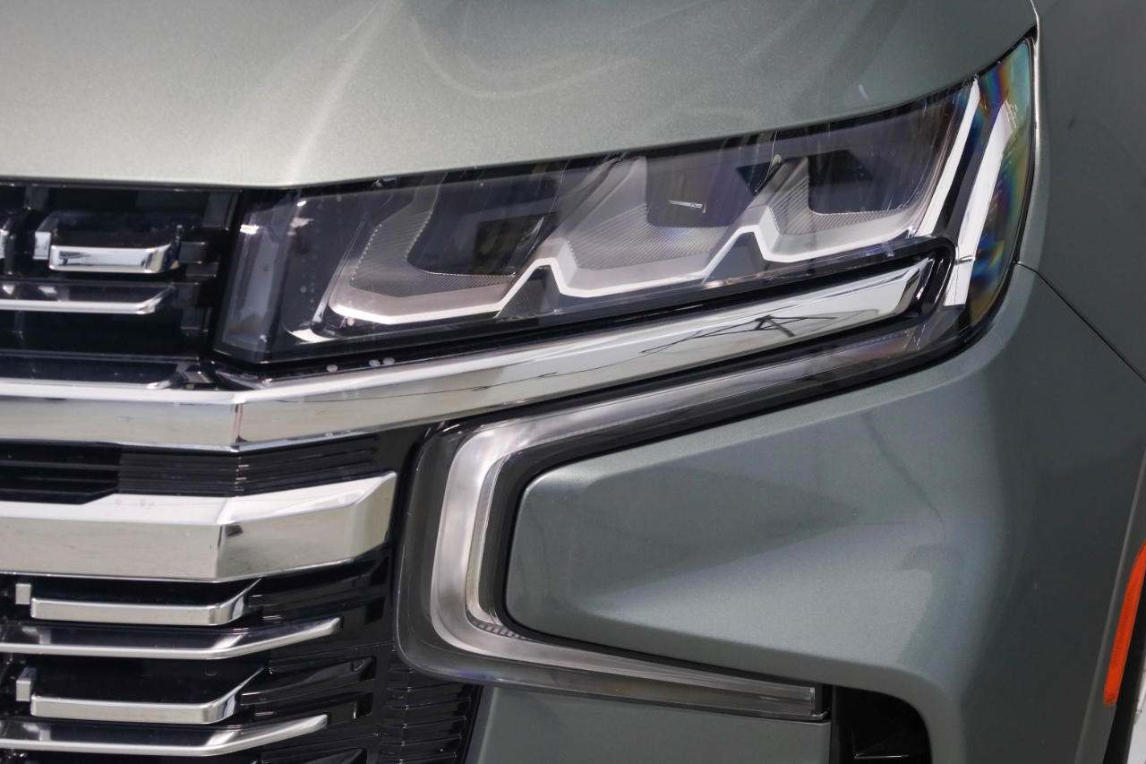 Chevrolet Suburban 4WD 4dr Premier 2023