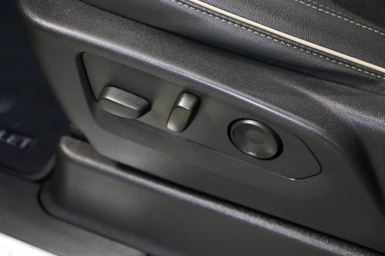 Chevrolet Suburban 4WD 4dr Premier 2023