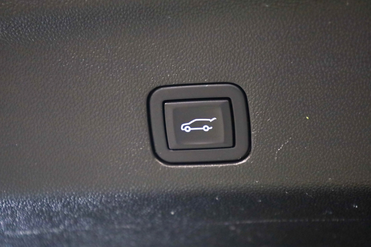 Chevrolet Suburban 4WD 4dr Premier 2023