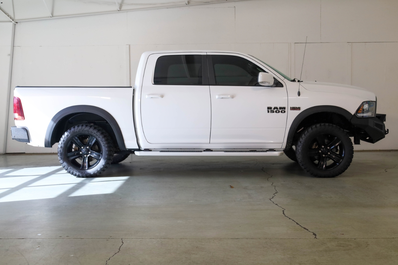 RAM 1500 Night 4x4 Crew Cab 5'7" Box 2017