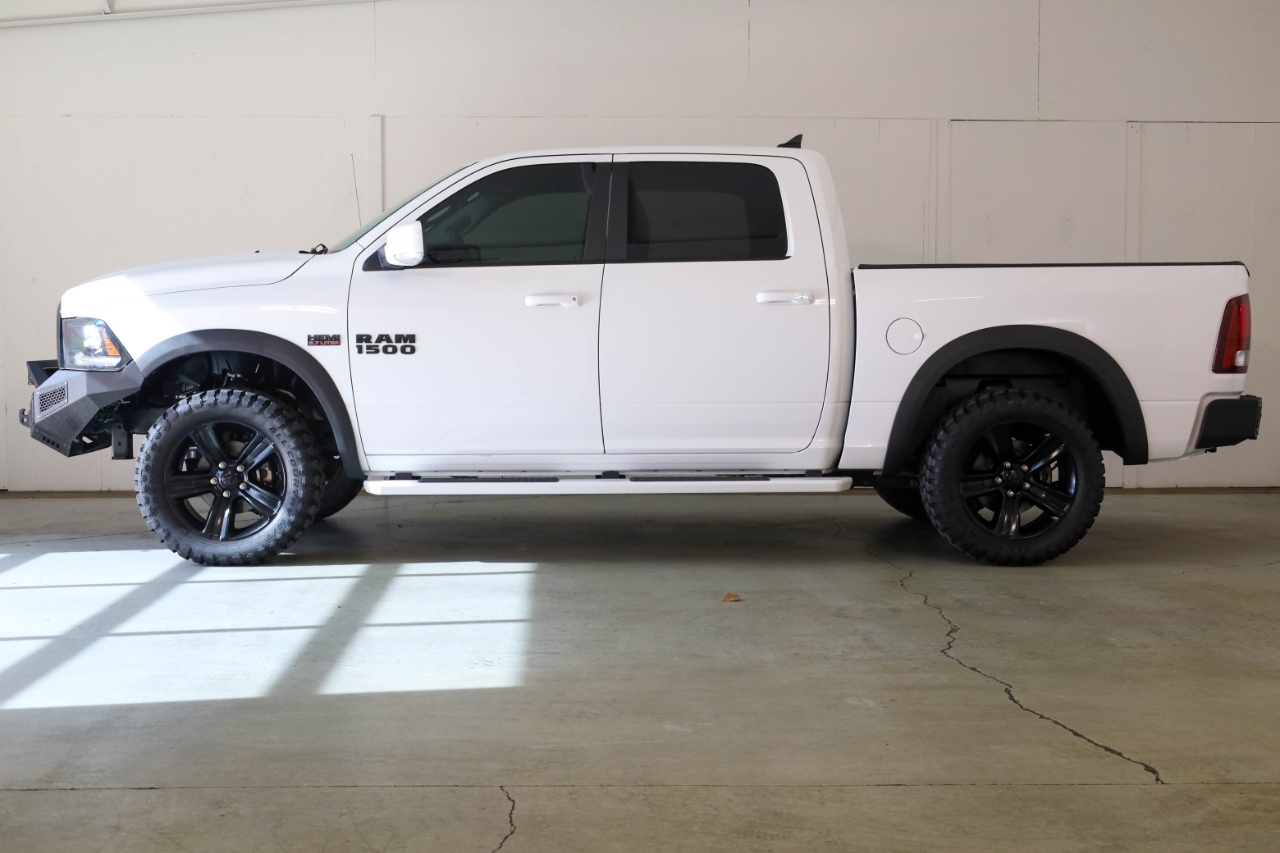 RAM 1500 Night 4x4 Crew Cab 5'7" Box 2017