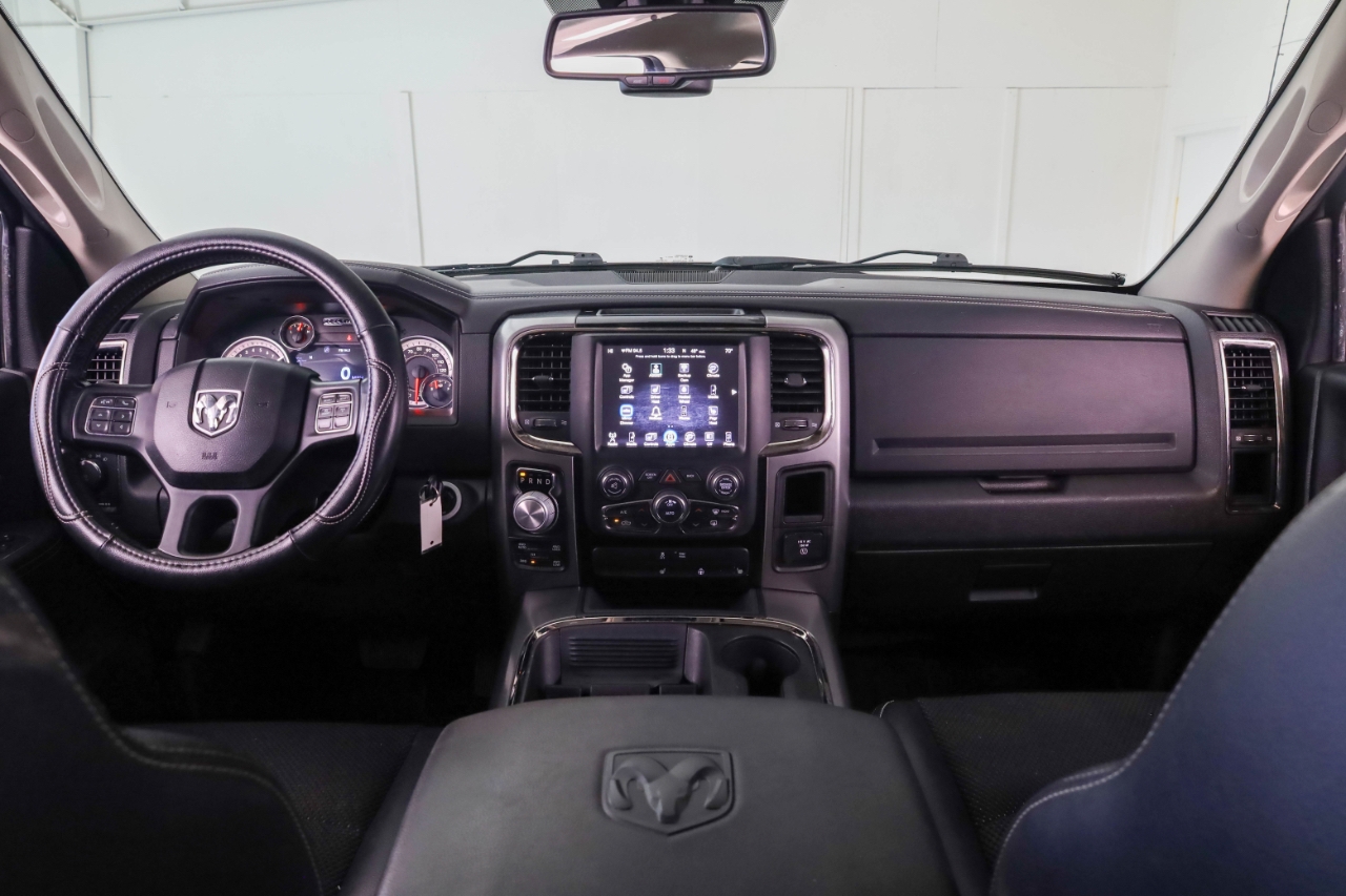 RAM 1500 Night 4x4 Crew Cab 5'7" Box 2017