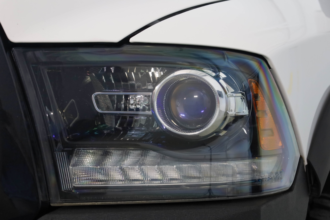 RAM 1500 Night 4x4 Crew Cab 5'7" Box 2017