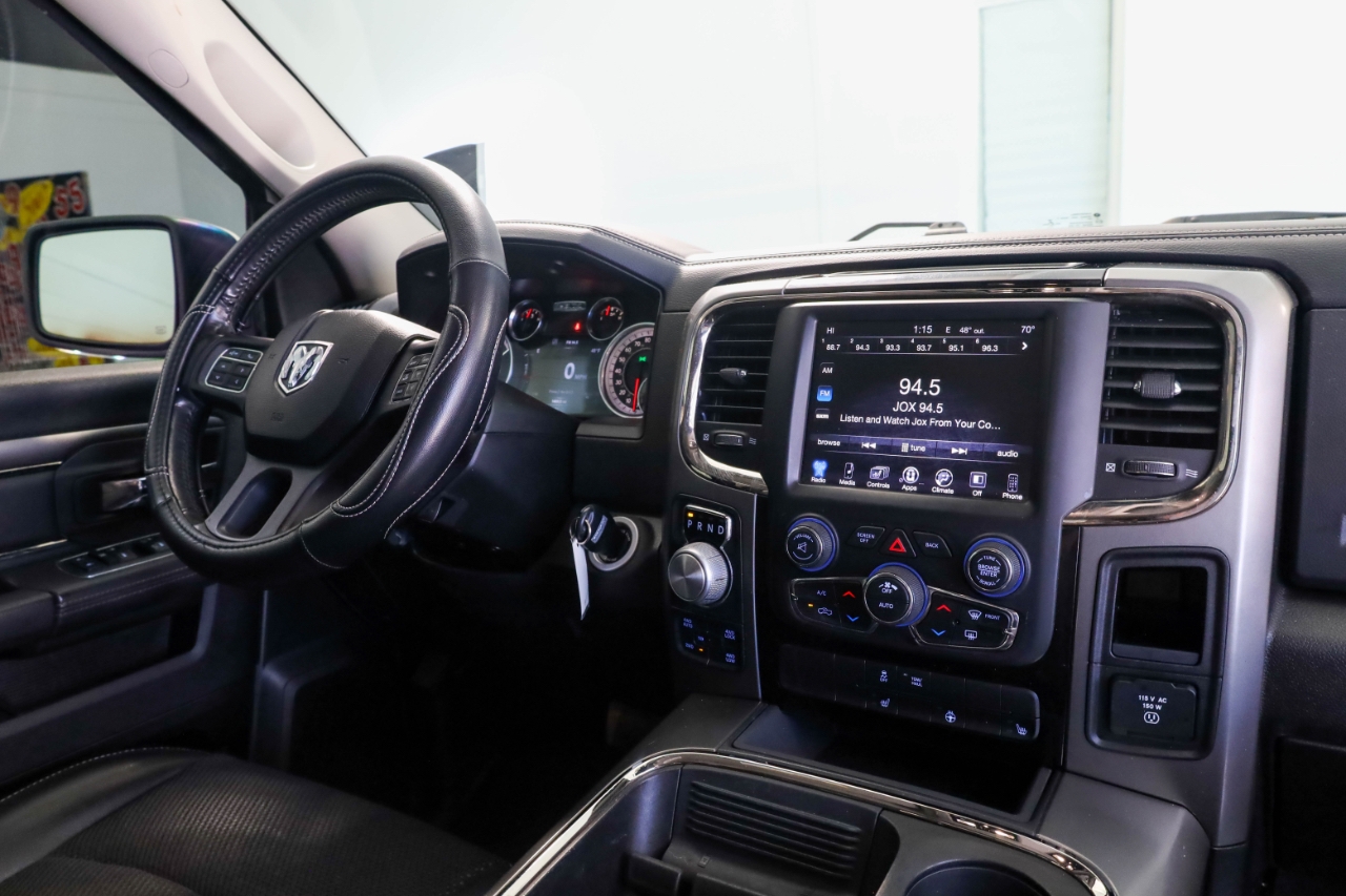 RAM 1500 Night 4x4 Crew Cab 5'7" Box 2017