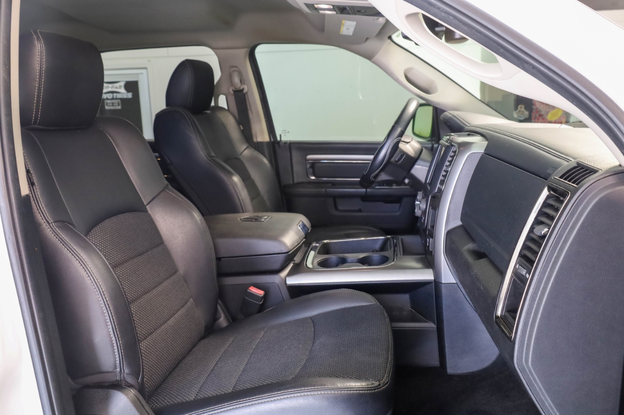 RAM 1500 Night 4x4 Crew Cab 5'7" Box 2017