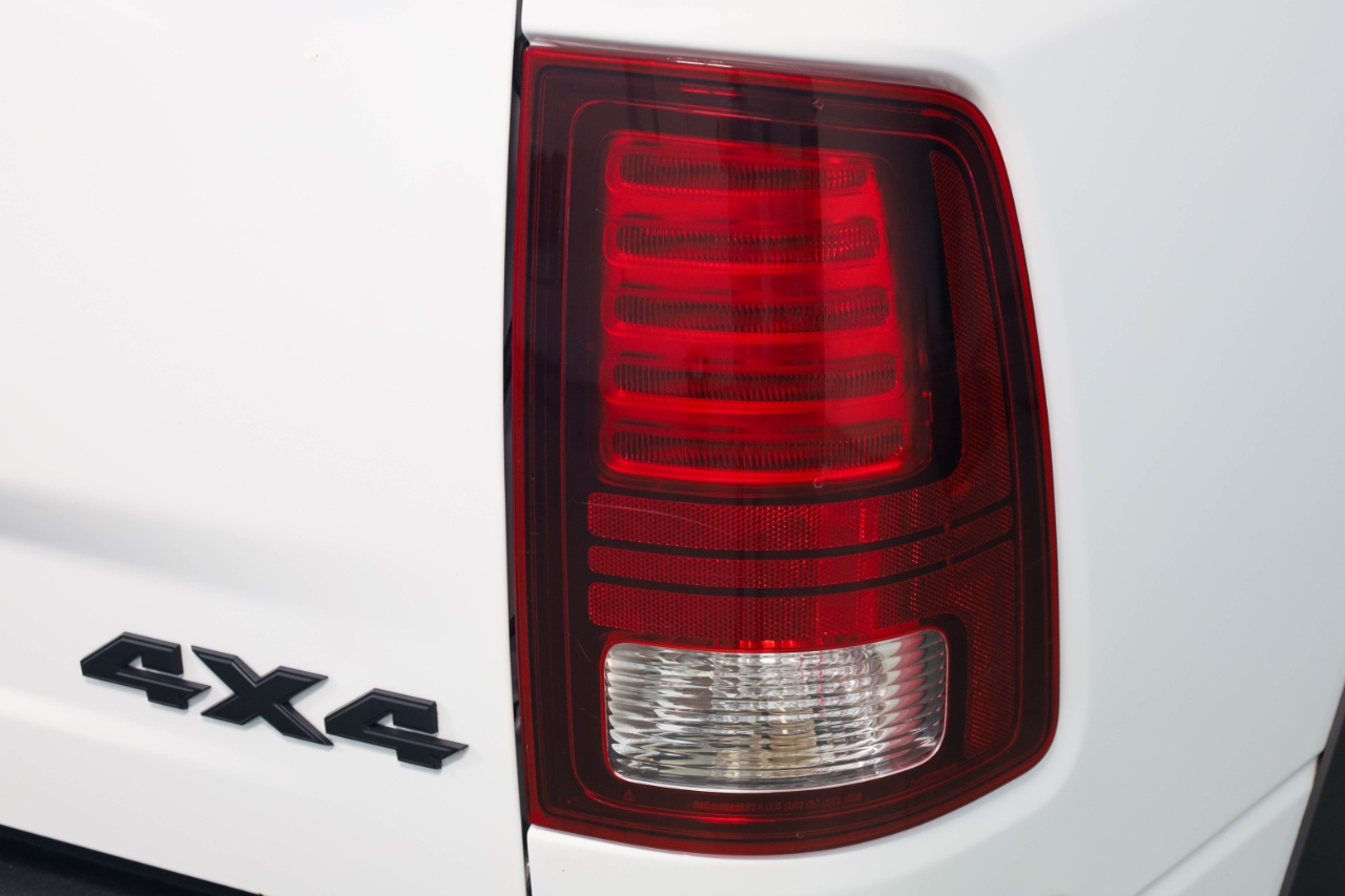 RAM 1500 Night 4x4 Crew Cab 5'7" Box 2017