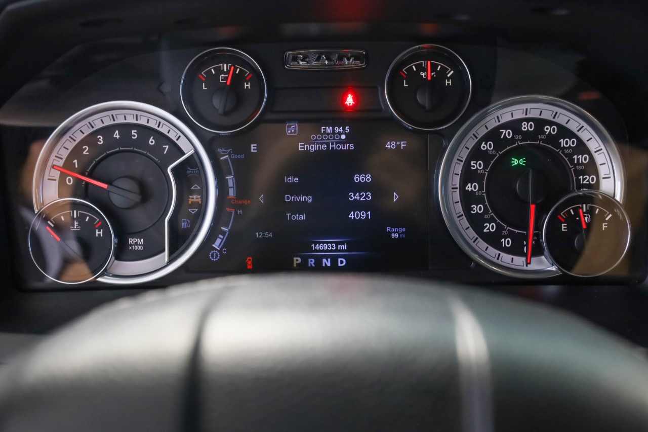 RAM 1500 Night 4x4 Crew Cab 5'7" Box 2017