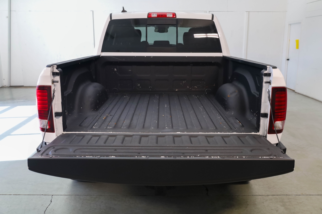 RAM 1500 Night 4x4 Crew Cab 5'7" Box 2017