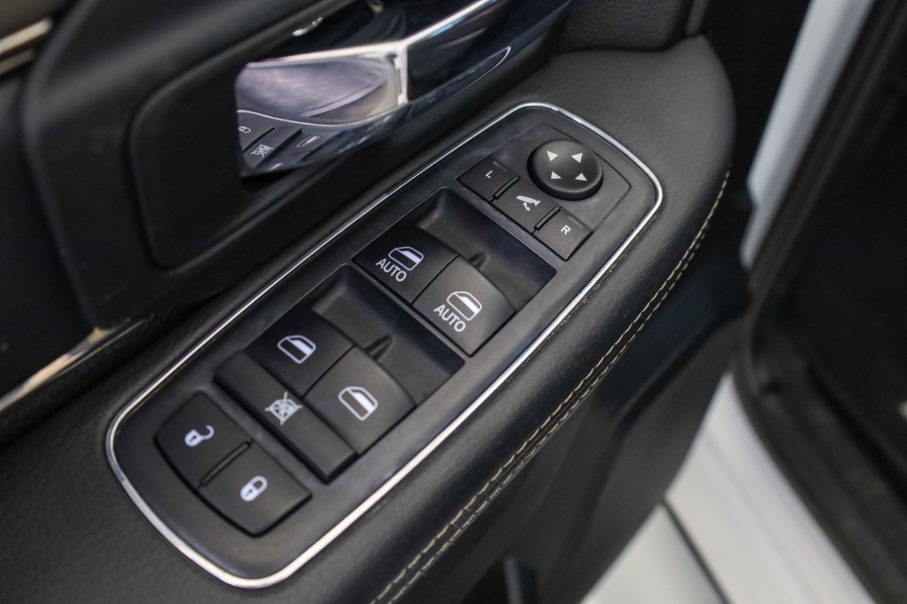 RAM 1500 Night 4x4 Crew Cab 5'7" Box 2017