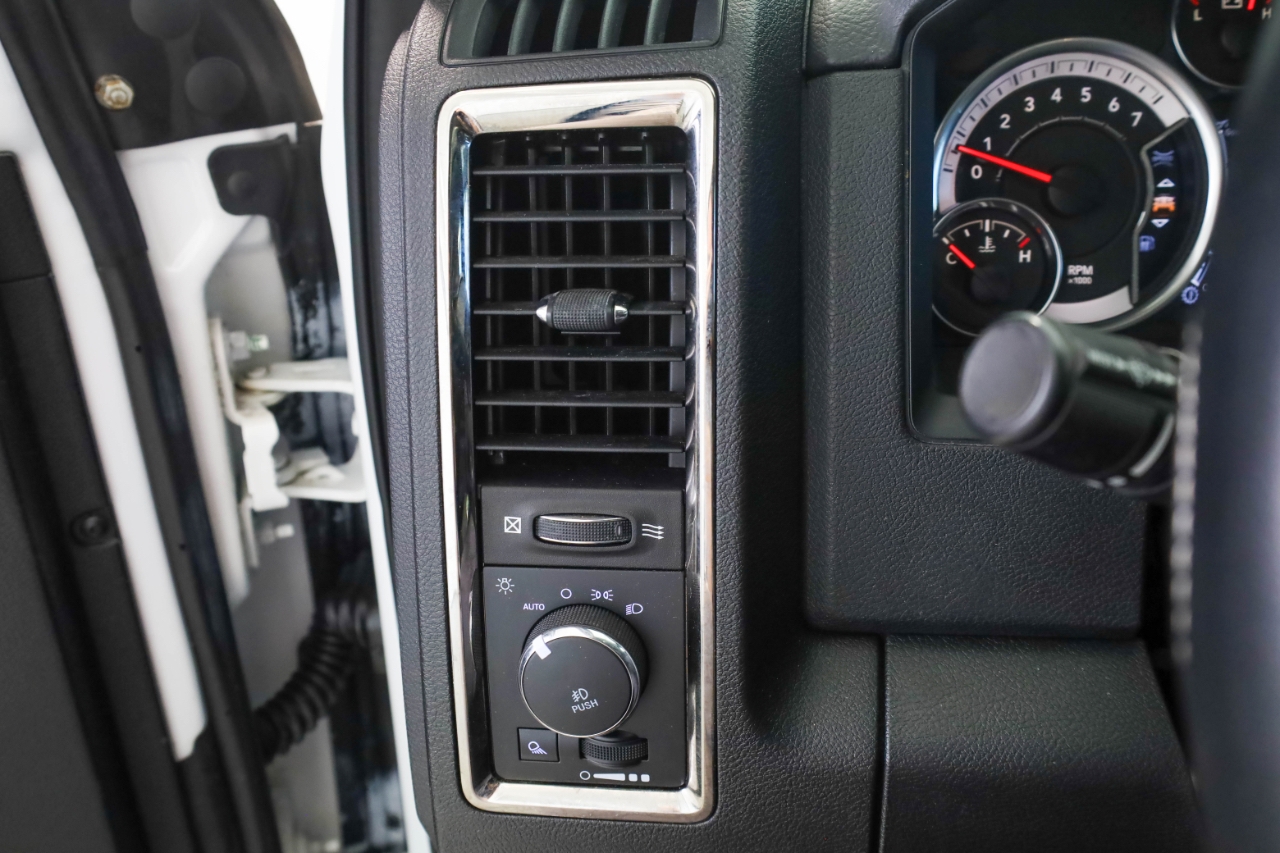 RAM 1500 Night 4x4 Crew Cab 5'7" Box 2017