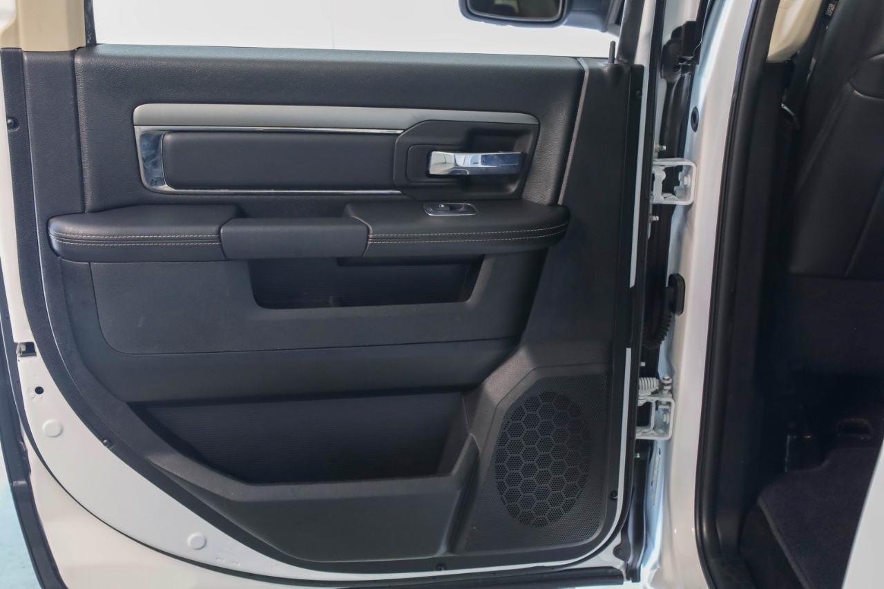 RAM 1500 Night 4x4 Crew Cab 5'7" Box 2017