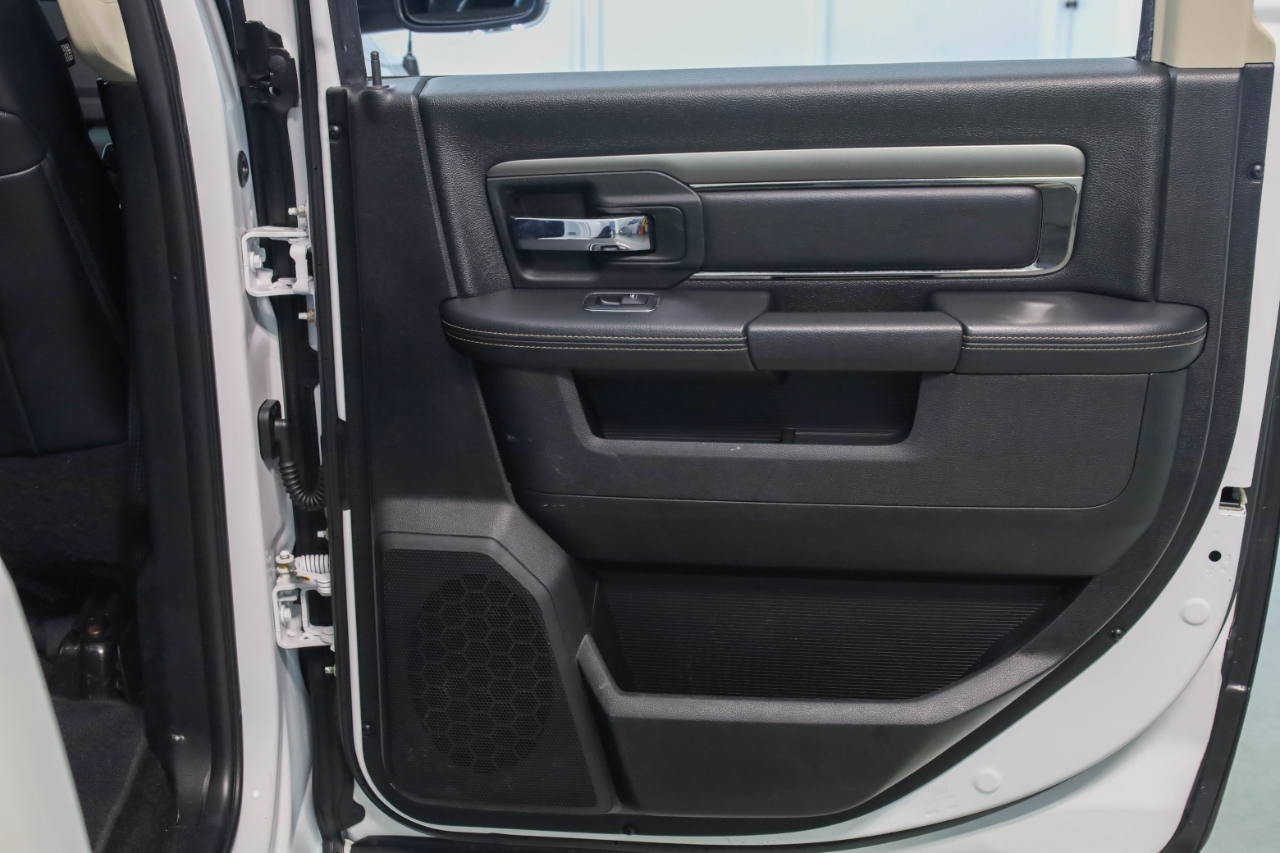 RAM 1500 Night 4x4 Crew Cab 5'7" Box 2017