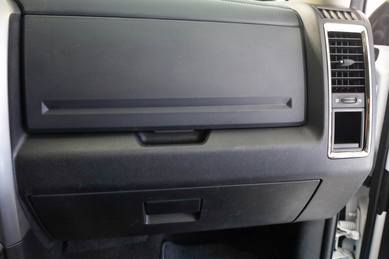 RAM 1500 Night 4x4 Crew Cab 5'7" Box 2017