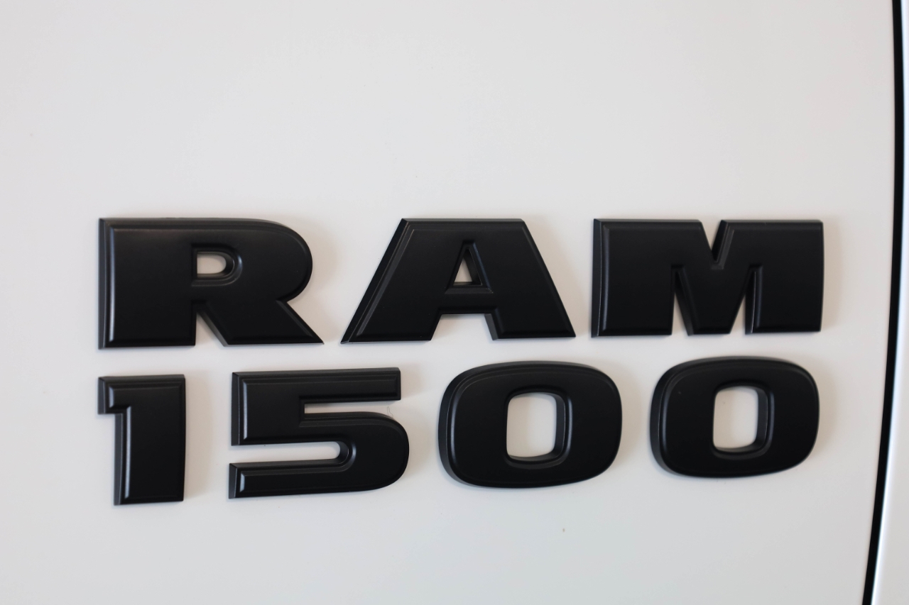 RAM 1500 Night 4x4 Crew Cab 5'7" Box 2017