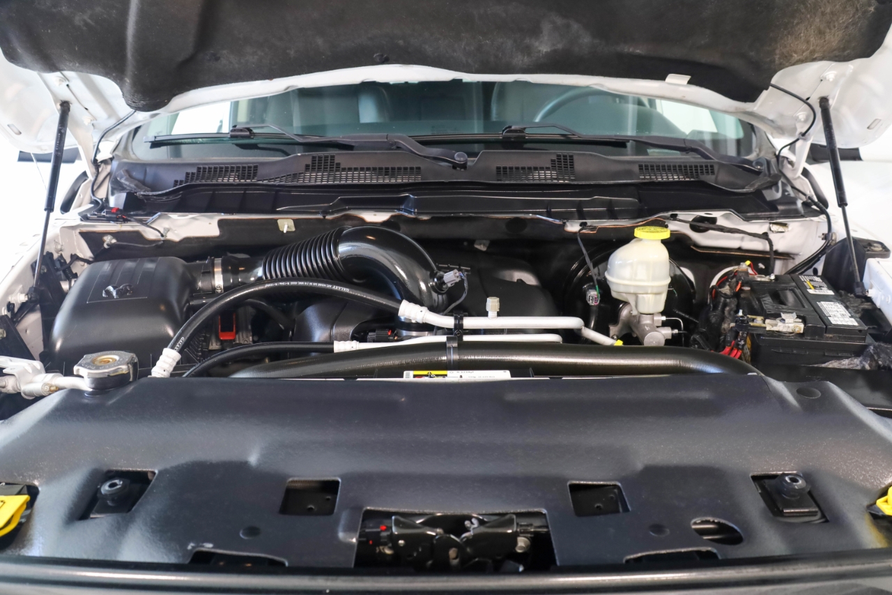 RAM 1500 Night 4x4 Crew Cab 5'7" Box 2017