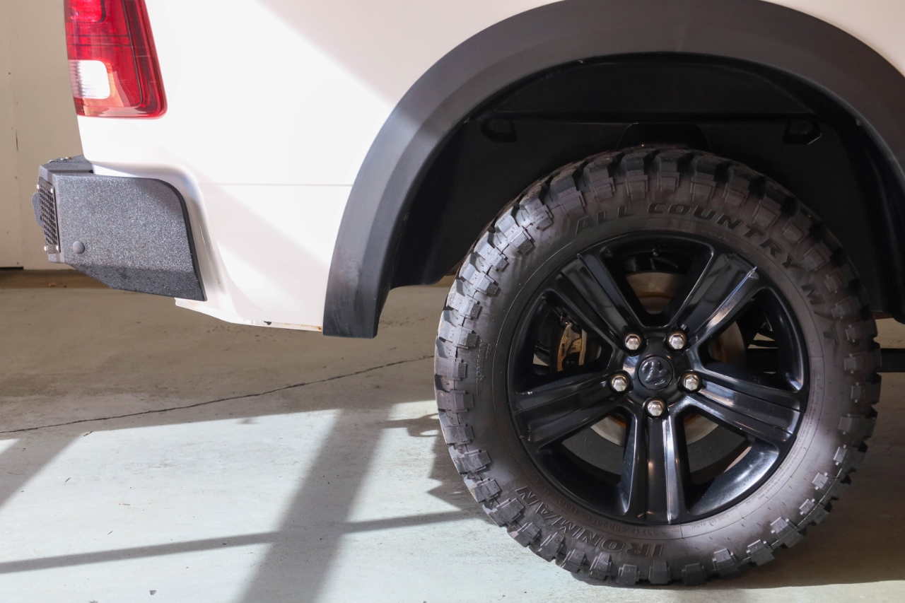 RAM 1500 Night 4x4 Crew Cab 5'7" Box 2017