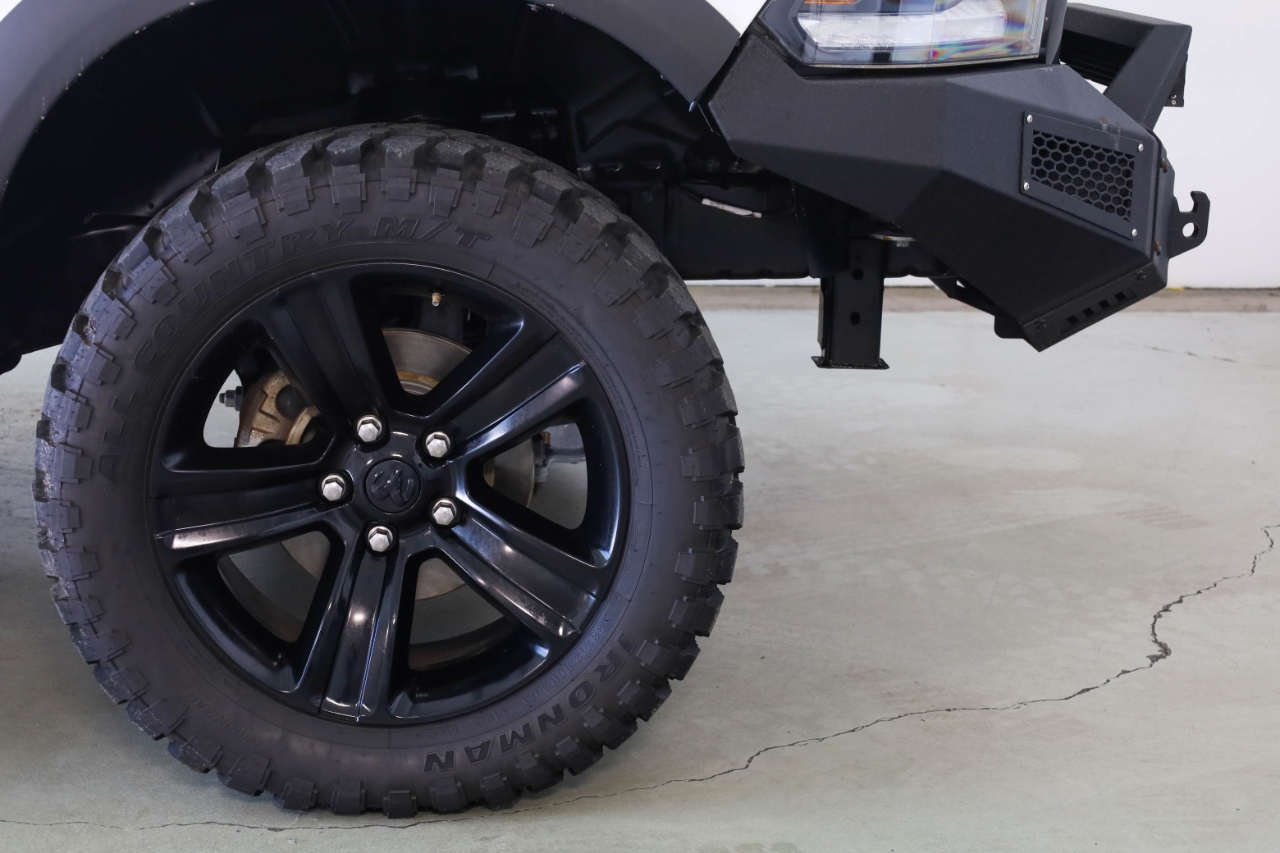 RAM 1500 Night 4x4 Crew Cab 5'7" Box 2017