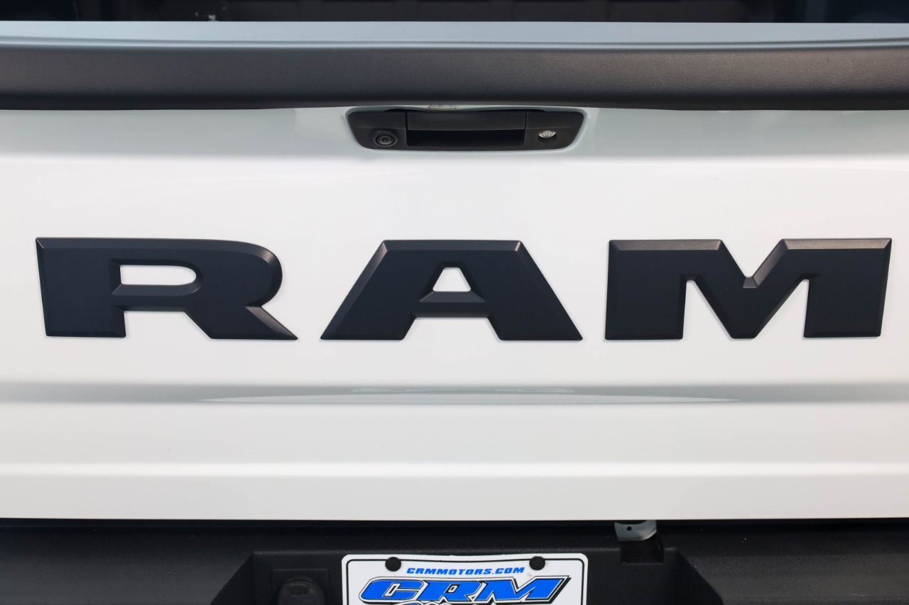 RAM 1500 Night 4x4 Crew Cab 5'7" Box 2017