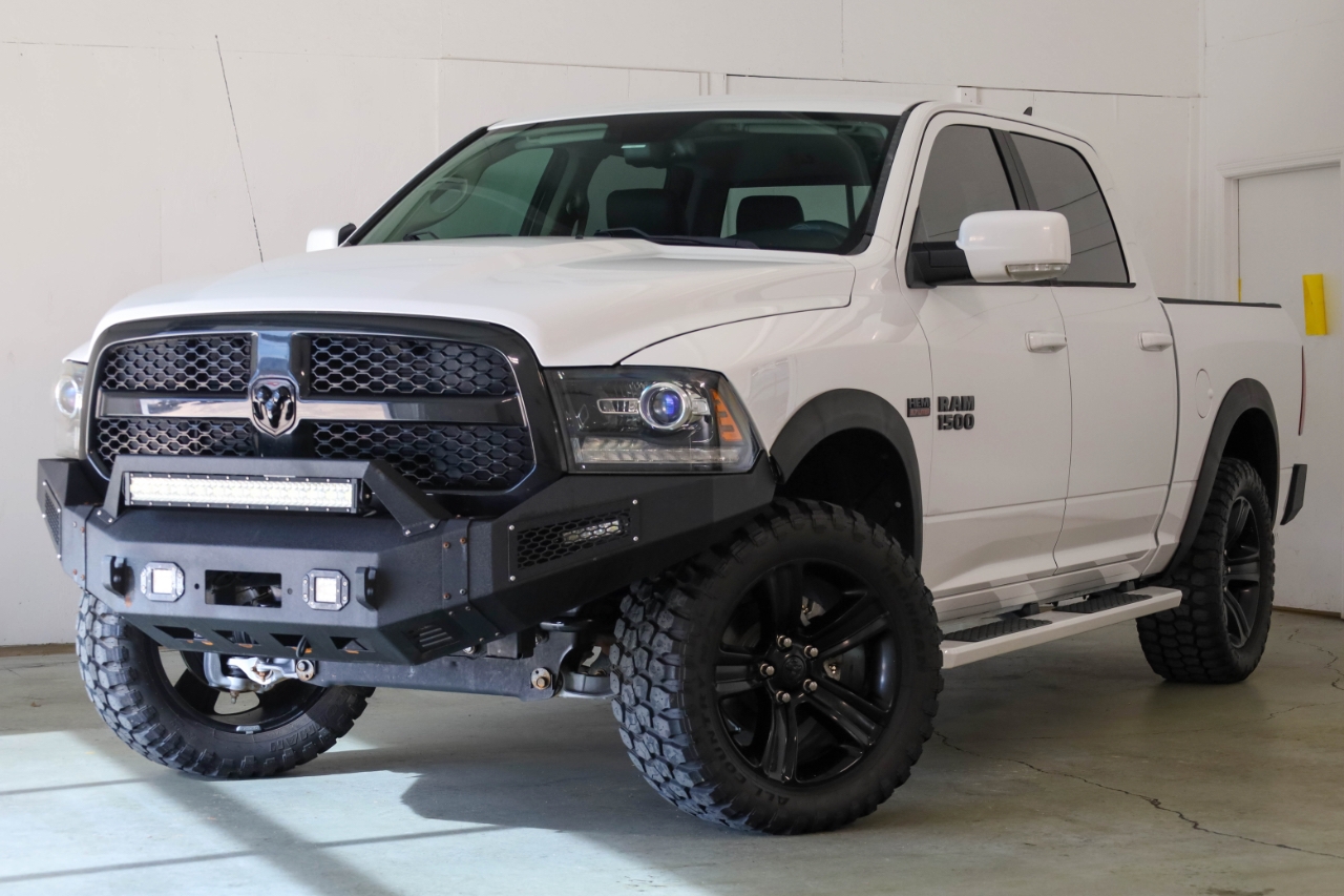 RAM 1500 Night 4x4 Crew Cab 5'7" Box 2017