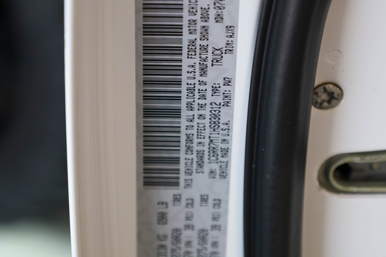 RAM 1500 Night 4x4 Crew Cab 5'7" Box 2017