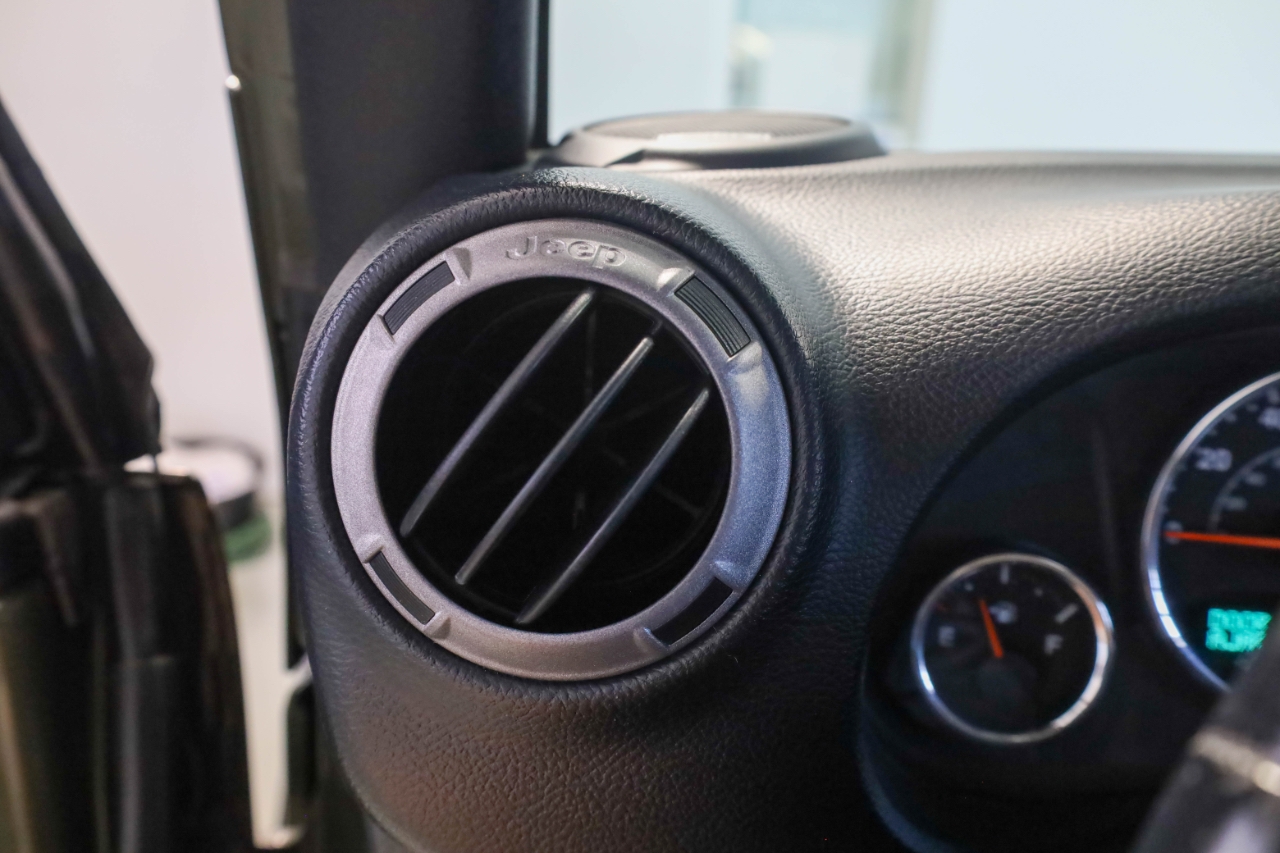 Jeep Wrangler Unlimited 4WD 4dr Sport 2015