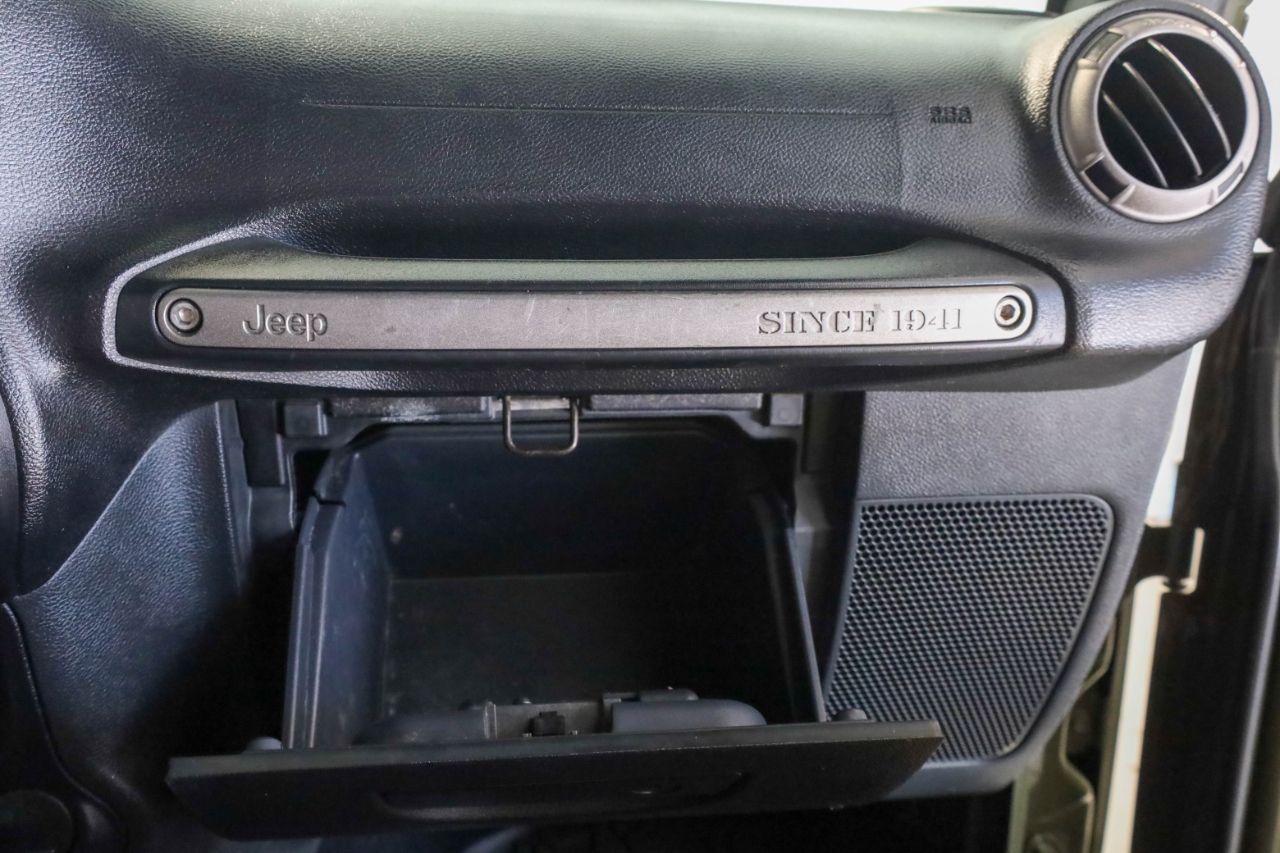 Jeep Wrangler Unlimited 4WD 4dr Sport 2015