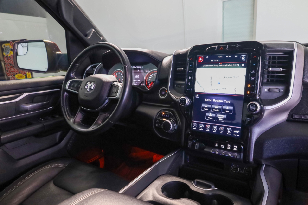 RAM 1500 Big Horn 4x4 Crew Cab 5'7" Box 2021 RAM 1500 Big Horn 4x4 Crew Cab 5'7" Box 2021