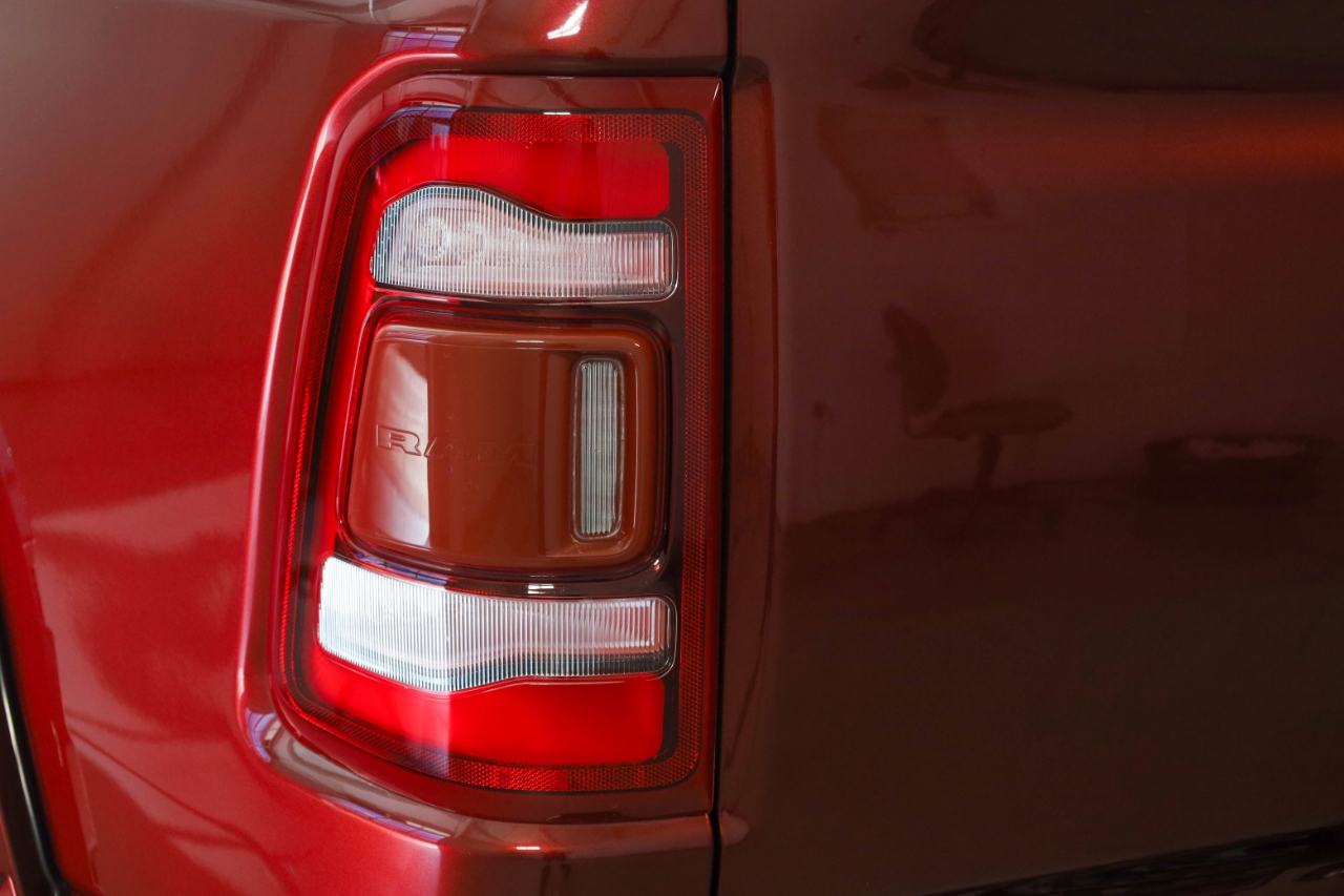 RAM 1500 Big Horn 4x4 Crew Cab 5'7" Box 2021 RAM 1500 Big Horn 4x4 Crew Cab 5'7" Box 2021