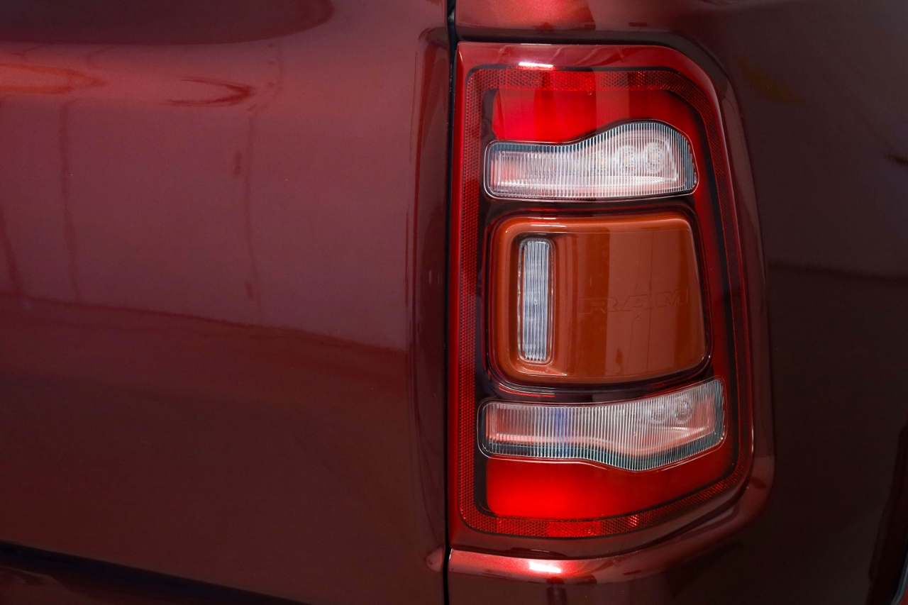 RAM 1500 Big Horn 4x4 Crew Cab 5'7" Box 2021 RAM 1500 Big Horn 4x4 Crew Cab 5'7" Box 2021